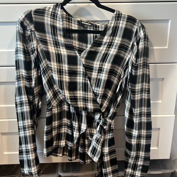 Express!! Perfect condition flannel pattern top. - Picture 1 of 3